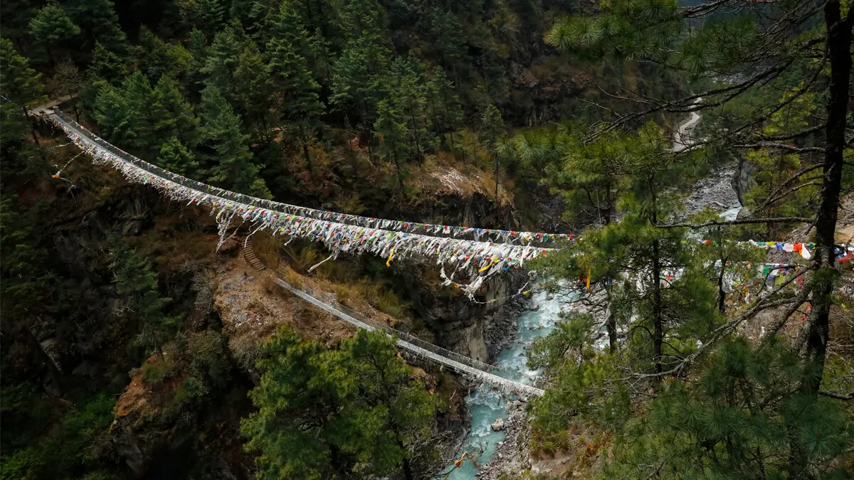 chola pass trek hillary bridge 1